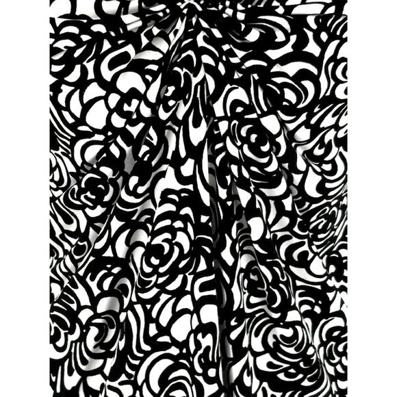 Lane Bryant Ruched Top with Black and White Roses and a Deep V-Neckline – 22/24 - Picture 5 of 6